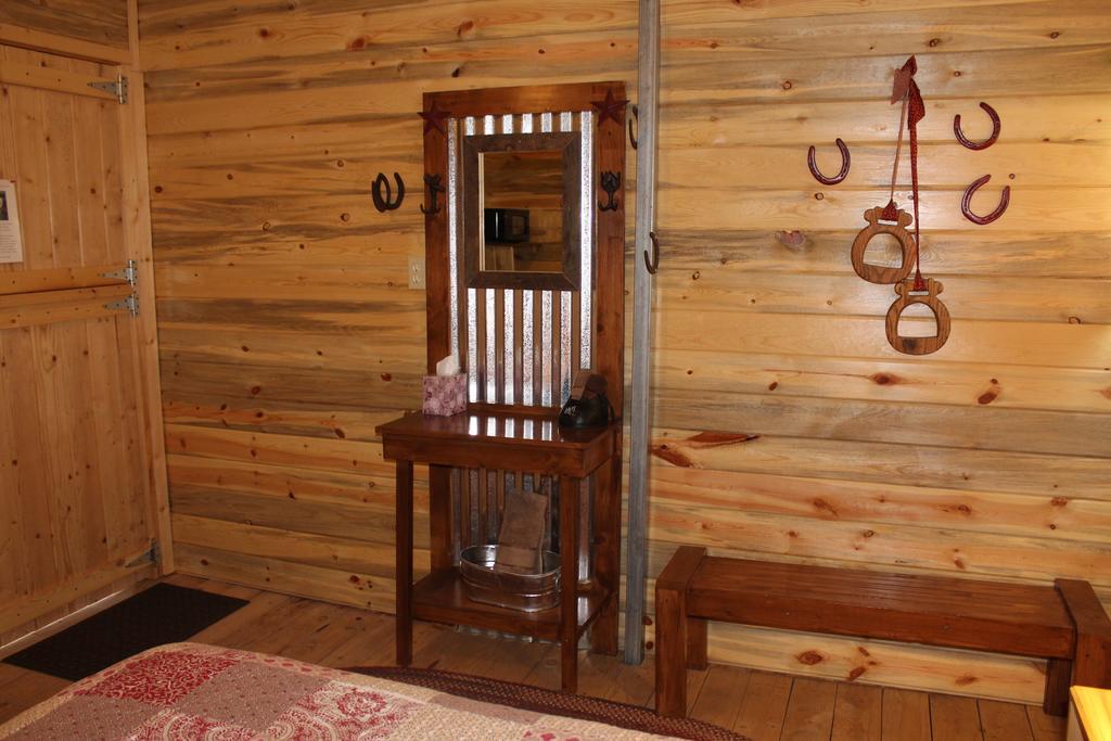 מונטיצ'לו Silver Cabin In The Western Barn מראה חיצוני תמונה