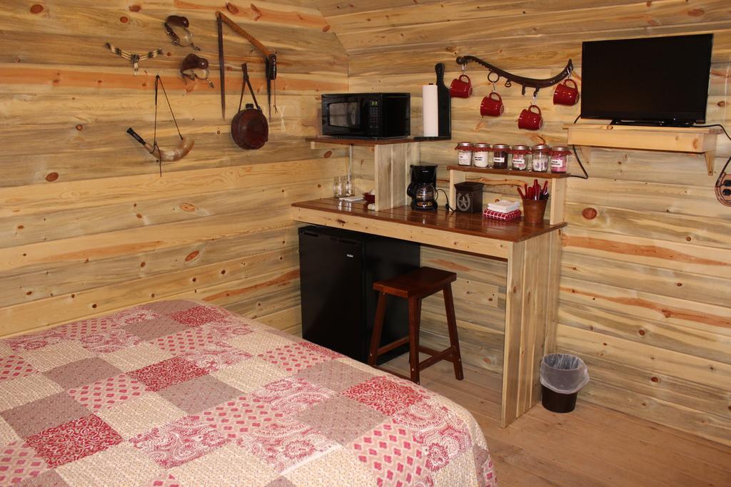 מונטיצ'לו Silver Cabin In The Western Barn מראה חיצוני תמונה